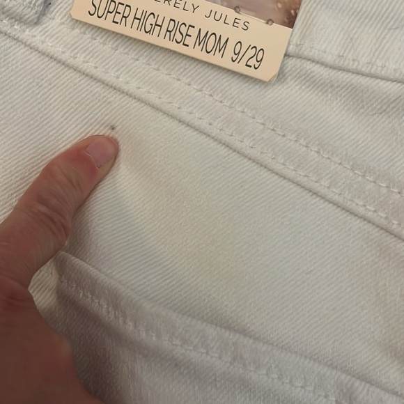 NWT Sincerely Jules Super High Rise White Distressed Mom Jeans Size 9/29 - Picture 12 of 12
